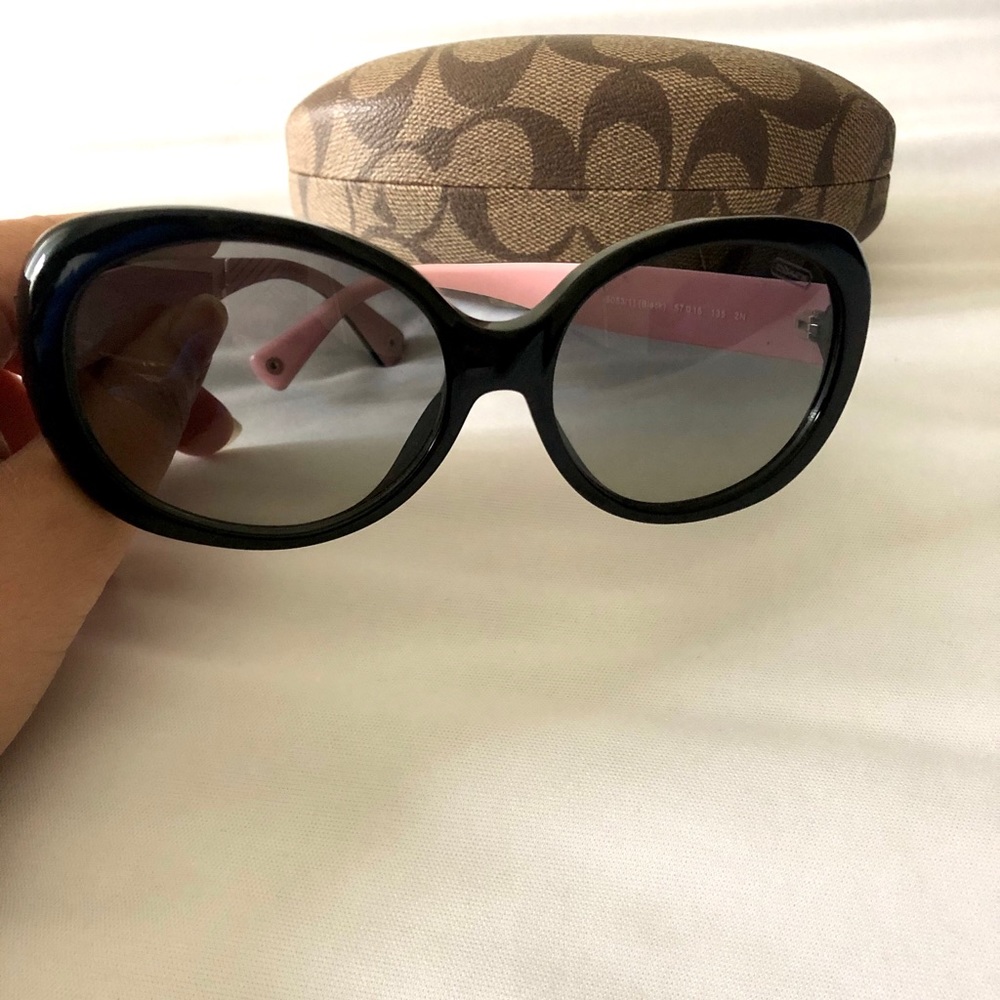 Coach round sunglasses 🕶